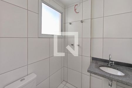 Banheiro de apartamento à venda com 2 quartos, 49m² em Jardim Samambaia, Campinas