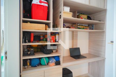 Corredor  de apartamento à venda com 1 quarto, 73m² em Jardim Itu, Porto Alegre