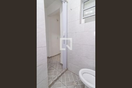 Banheiro de casa para alugar com 1 quarto, 60m² em Vila Ré, São Paulo