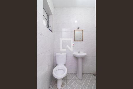 Banheiro de casa para alugar com 1 quarto, 60m² em Vila Ré, São Paulo