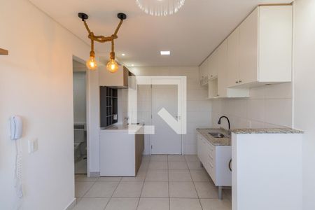 Sala/Cozinha/Área de Serviço  de apartamento para alugar com 2 quartos, 38m² em Vila Carmosina, São Paulo