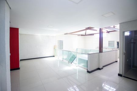 Sala de casa para alugar com 4 quartos, 300m² em Pedra Azul, Contagem