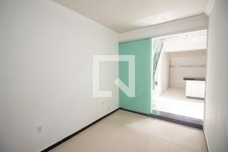 Sala de casa para alugar com 4 quartos, 300m² em Pedra Azul, Contagem