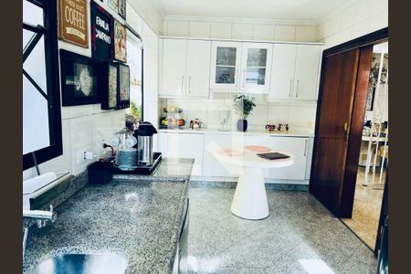 Casa à venda com 3 quartos, 350m² em Água Rasa, São Paulo