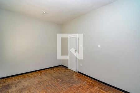Quarto 1 de casa para alugar com 3 quartos, 80m² em Caiçaras, Belo Horizonte