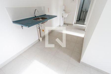 Sala/Cozinha de apartamento para alugar com 2 quartos, 34m² em Parque Industrial Tomas Edson, São Paulo