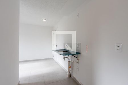 Sala/Cozinha de apartamento para alugar com 2 quartos, 34m² em Parque Industrial Tomas Edson, São Paulo