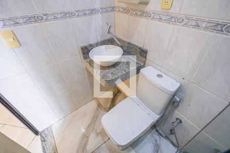 banheiro de casa para alugar com 2 quartos, 70m² em Urca, Belo Horizonte