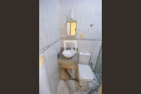 banheiro de casa para alugar com 2 quartos, 70m² em Urca, Belo Horizonte