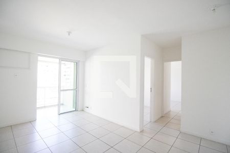 Sala de apartamento para alugar com 2 quartos, 66m² em Barra da Tijuca, Rio de Janeiro