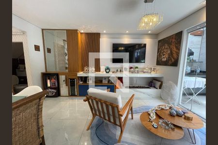 Sala de casa de condomínio à venda com 2 quartos, 136m² em Caxingui, São Paulo