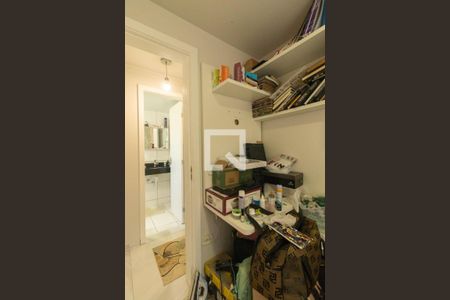 Quarto 1 de apartamento para alugar com 2 quartos, 52m² em Pinheirinho, Curitiba