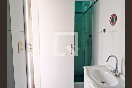 Banheiro de apartamento à venda com 2 quartos, 70m² em Santana, Porto Alegre
