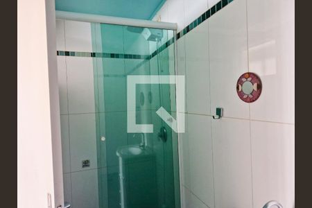 Banheiro de apartamento à venda com 2 quartos, 70m² em Santana, Porto Alegre