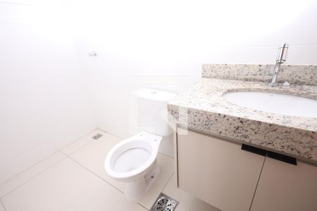 Banheiro Social de apartamento para alugar com 3 quartos, 69m² em Vila Lucy, Goiânia