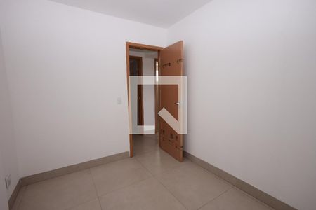 Quarto 2 de apartamento para alugar com 3 quartos, 58m² em Vila Lucy, Goiânia
