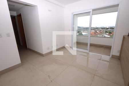 Sala de apartamento para alugar com 3 quartos, 58m² em Vila Lucy, Goiânia