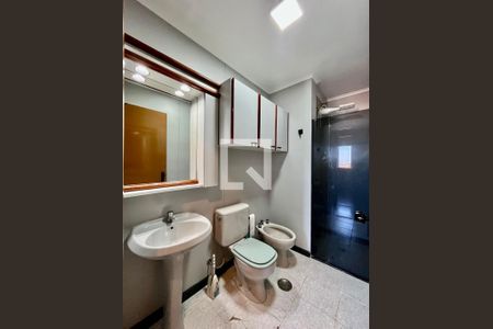 Banheiro de apartamento para alugar com 3 quartos, 77m² em Taquaral, Campinas