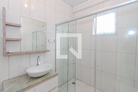 Banheiro da Suíte 1 de casa para alugar com 2 quartos, 90m² em Vila Nova, Porto Alegre