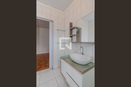 Banheiro da Suíte 1 de casa para alugar com 2 quartos, 90m² em Vila Nova, Porto Alegre