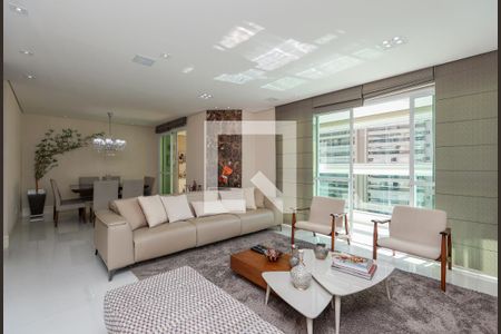 Sala de apartamento à venda com 3 quartos, 194m² em Vila Suzana, São Paulo