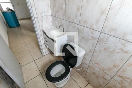 Banheiro de casa para alugar com 1 quarto, 55m² em Jardim Maria Rosa, São Paulo