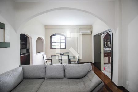 Sala de casa para alugar com 4 quartos, 510m² em Miguel Couto, Nova Iguaçu
