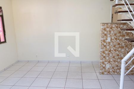 Sala de casa de condomínio para alugar com 3 quartos, 136m² em Senador Vasconcelos, Rio de Janeiro