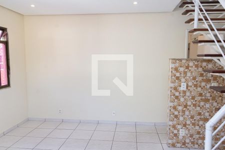 Sala de casa de condomínio para alugar com 3 quartos, 136m² em Senador Vasconcelos, Rio de Janeiro