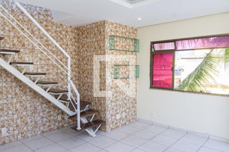 Sala de casa de condomínio para alugar com 3 quartos, 136m² em Senador Vasconcelos, Rio de Janeiro