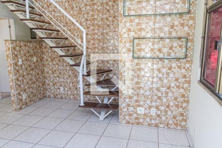 Sala de casa de condomínio para alugar com 3 quartos, 136m² em Senador Vasconcelos, Rio de Janeiro