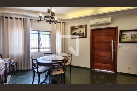 Sala de casa à venda com 4 quartos, 260m² em Cidade Universitária, Campinas