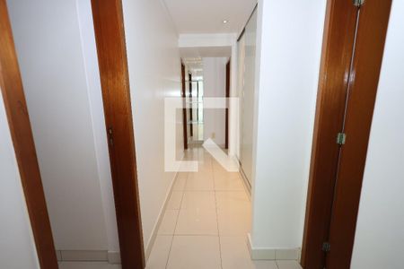 Corredor de apartamento para alugar com 4 quartos, 160m² em Setor Bueno, Goiânia