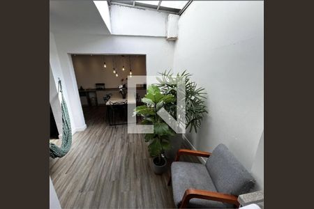Casa à venda com 3 quartos, 242m² em Chora Menino, São Paulo