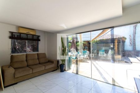 Sala de casa para alugar com 4 quartos, 218m² em Vila Brandina, Campinas