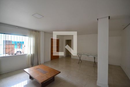 Sala de Estar  de casa para alugar com 3 quartos, 240m² em Nova Cidade, Nilópolis