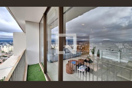 Varanda de apartamento à venda com 4 quartos, 461m² em Vila Ipojuca, São Paulo