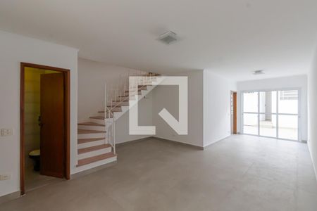 Sala de casa de condomínio para alugar com 3 quartos, 150m² em Vila da Saúde, São Paulo