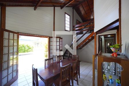 Sala de casa para alugar com 5 quartos, 125m² em Rio Tavares Central, Florianópolis