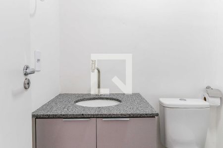 Banheiro de apartamento para alugar com 1 quarto, 27m² em Vila Sonia, São Paulo