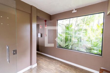 Hall de entrada de apartamento à venda com 1 quarto, 44m² em Vila Joao Pessoa, Porto Alegre