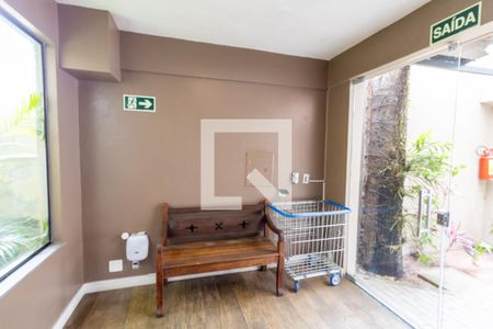 Hall de entrada de apartamento à venda com 1 quarto, 44m² em Vila Joao Pessoa, Porto Alegre