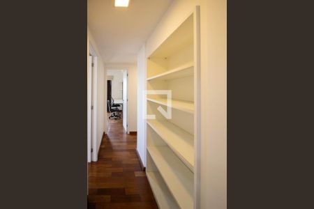 Corredor de apartamento para alugar com 5 quartos, 192m² em Jardim Morumbi, São Paulo