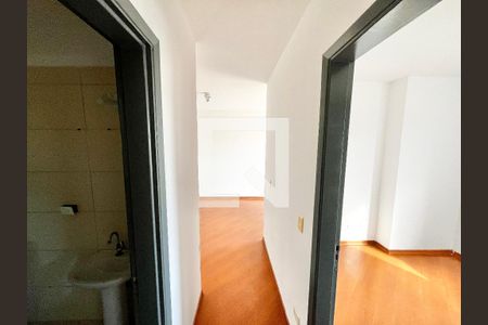 Corredor de apartamento à venda com 2 quartos, 60m² em Vila Diva, São Paulo