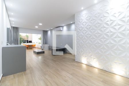 Sala de casa à venda com 3 quartos, 215m² em Vila Gumercindo, São Paulo