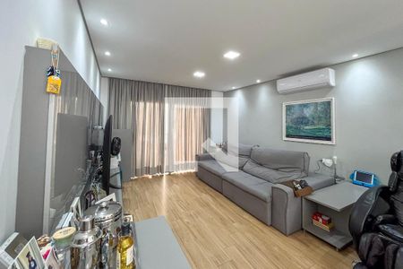 Sala de casa à venda com 3 quartos, 215m² em Vila Gumercindo, São Paulo