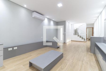 Sala de casa à venda com 3 quartos, 215m² em Vila Gumercindo, São Paulo
