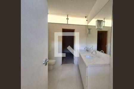 Casa à venda com 4 quartos, 430m² em Bela Aliança, São Paulo