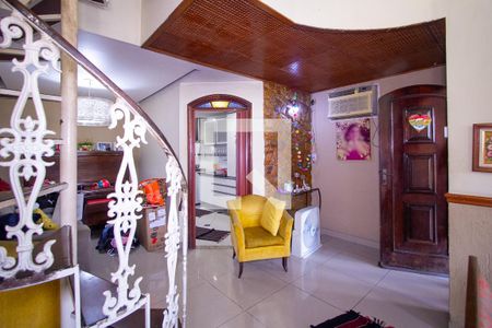 Sala de casa para alugar com 6 quartos, 400m² em Barro Vermelho, São Gonçalo