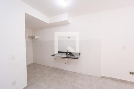 Sala/Cozinha e Área de Serviço de apartamento para alugar com 2 quartos, 44m² em Vila Talarico, São Paulo